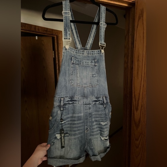 NWT Blank NYC Medium Wash Short Distressed Denim Overalls Size 30 - Picture 6 of 7